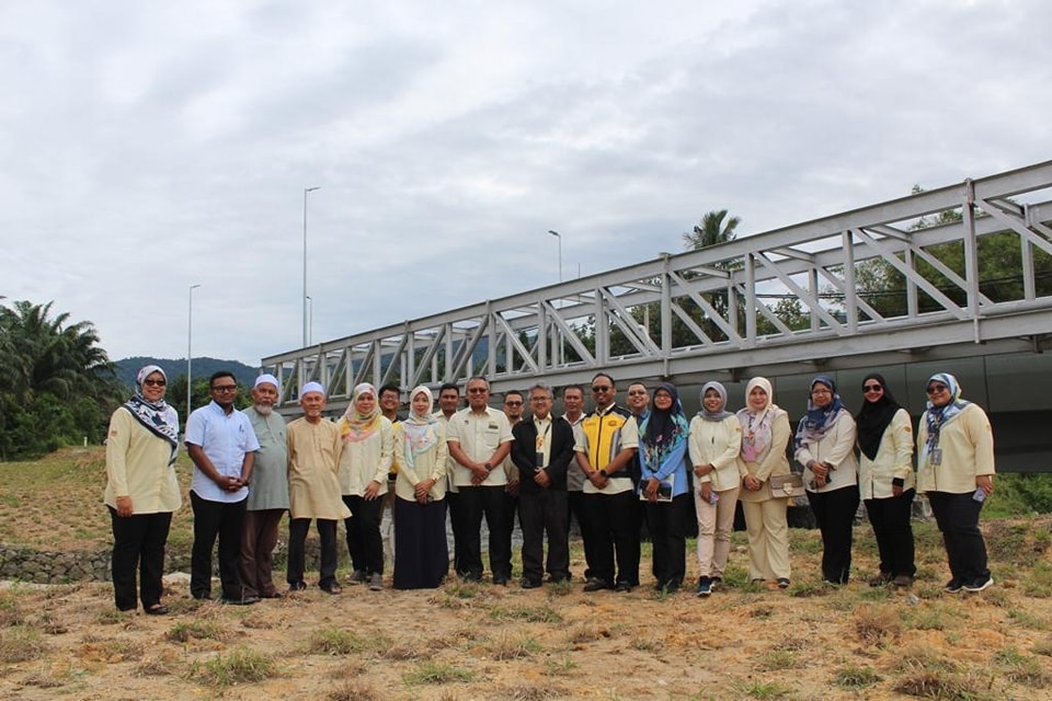 MAJLIS PENYERAHAN PROJEK MENGGANTIKAN JAMBATAN YANG MELIBATKAN AXLE LOAD, SEMPIT DAN UZUR DI FT001/286/80 SG. LAYANG, NEGERI SEMBILAN