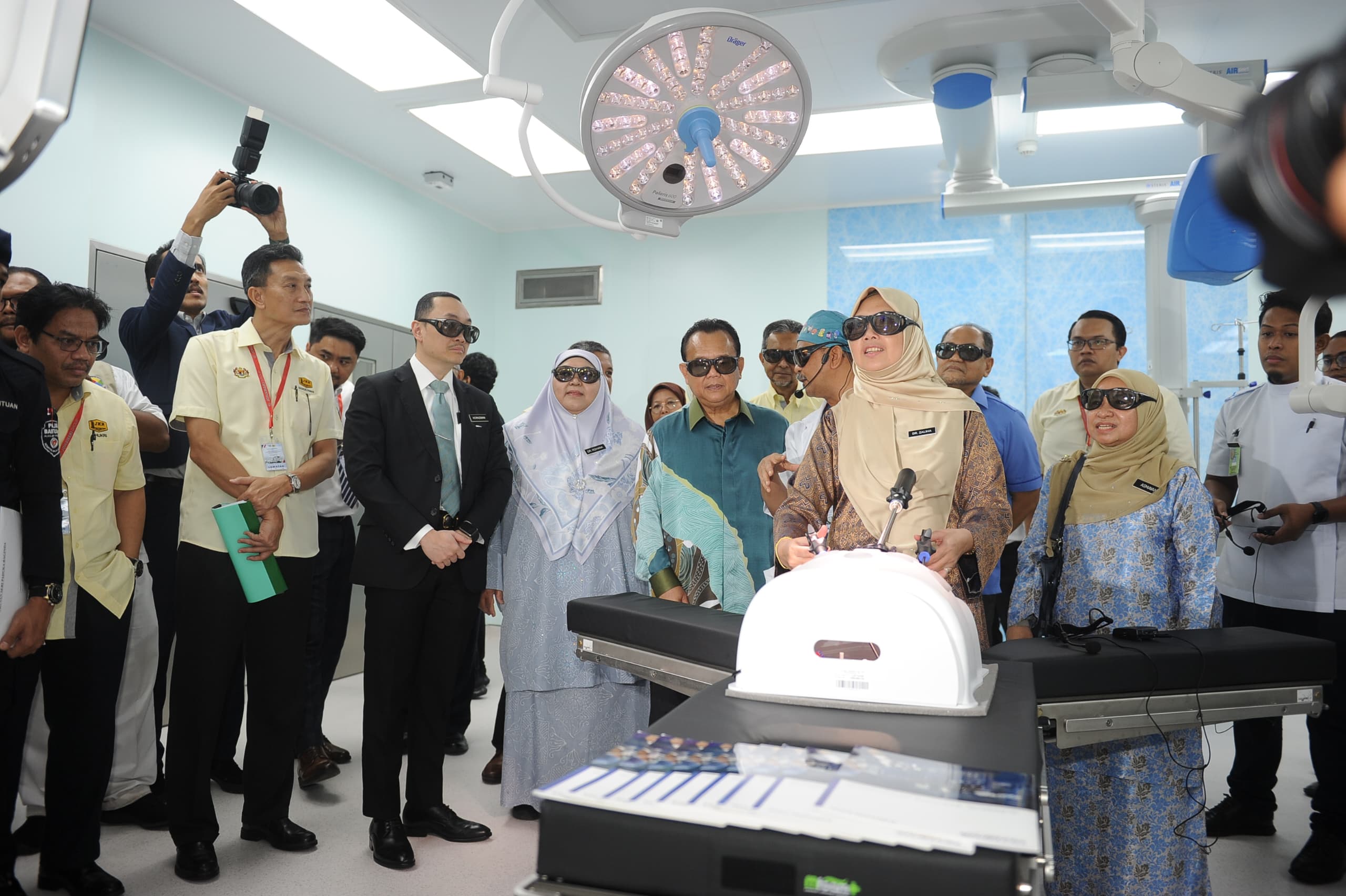 MAJLIS PENYERAHAN KOMPLEKS DEWAN BEDAH, ICU DAN WAD TAMBAHAN HOSPITAL KUALA LUMPUR (REKA & BINA)