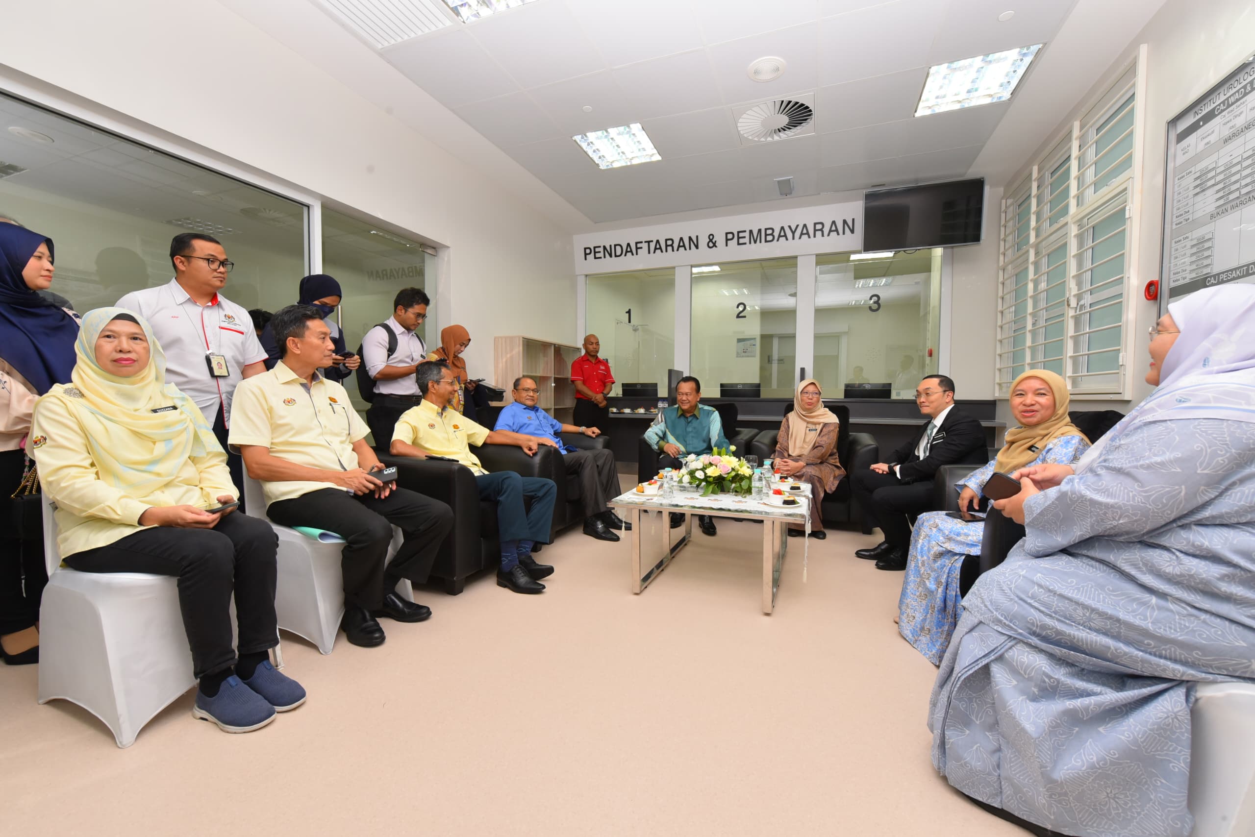 MAJLIS PENYERAHAN KOMPLEKS DEWAN BEDAH, ICU DAN WAD TAMBAHAN HOSPITAL KUALA LUMPUR (REKA & BINA)