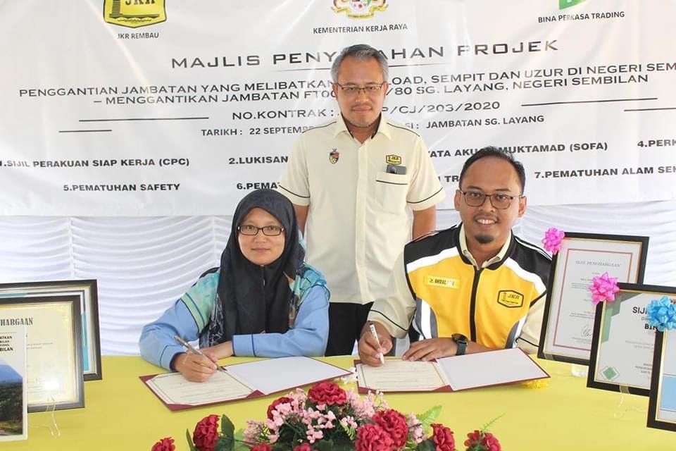 HANDING OVER CEREMONY FOR THE BRIDGE REPLACEMENT PROJECT INVOLVING AXLE LOAD, NARROW AND DETERIORATION TOOK PLACE AT FT001/286/80 SG. LAYANG, NEGERI SEMBILAN