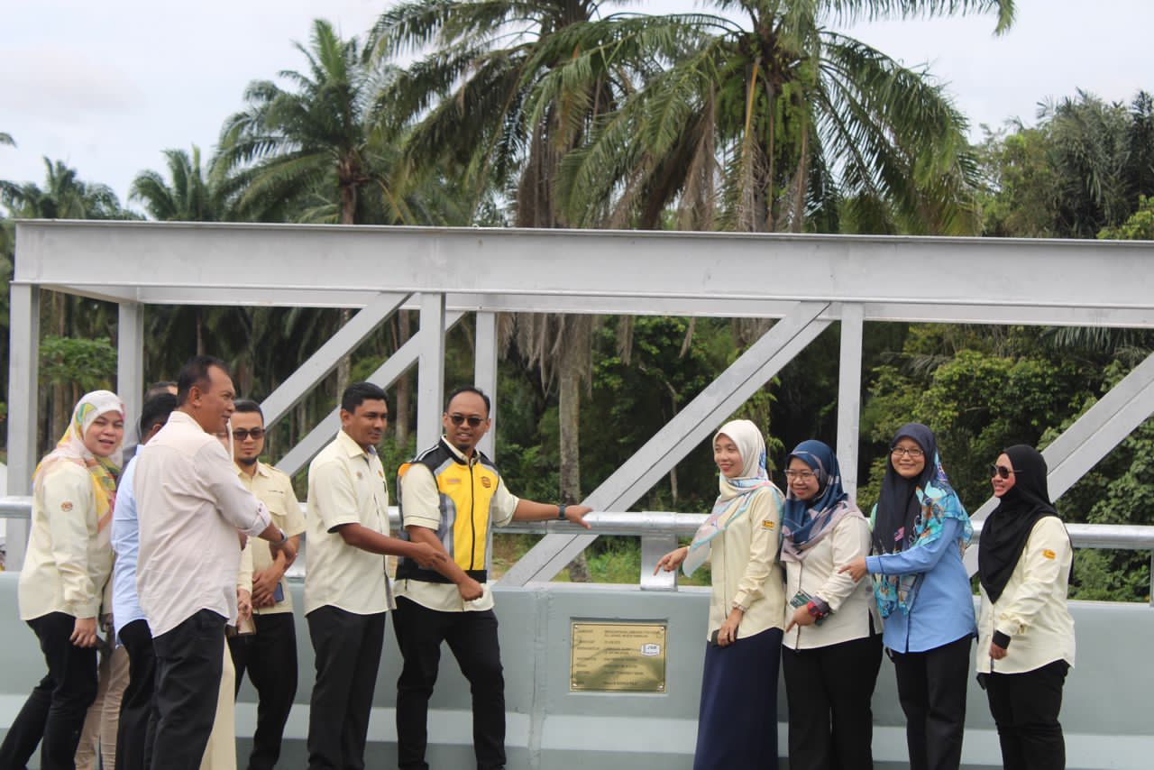 HANDING OVER CEREMONY FOR THE BRIDGE REPLACEMENT PROJECT INVOLVING AXLE LOAD, NARROW AND DETERIORATION TOOK PLACE AT FT001/286/80 SG. LAYANG, NEGERI SEMBILAN